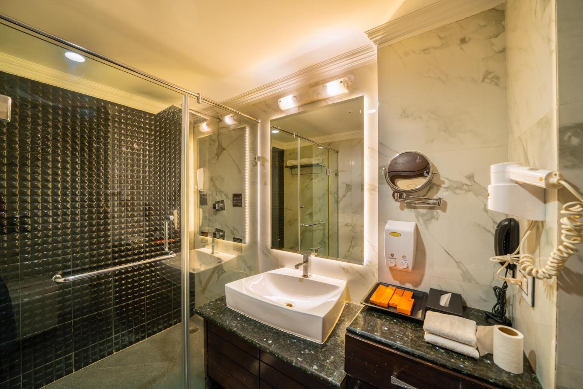 Hotel Saffron Leaf Dehradun Luaran gambar