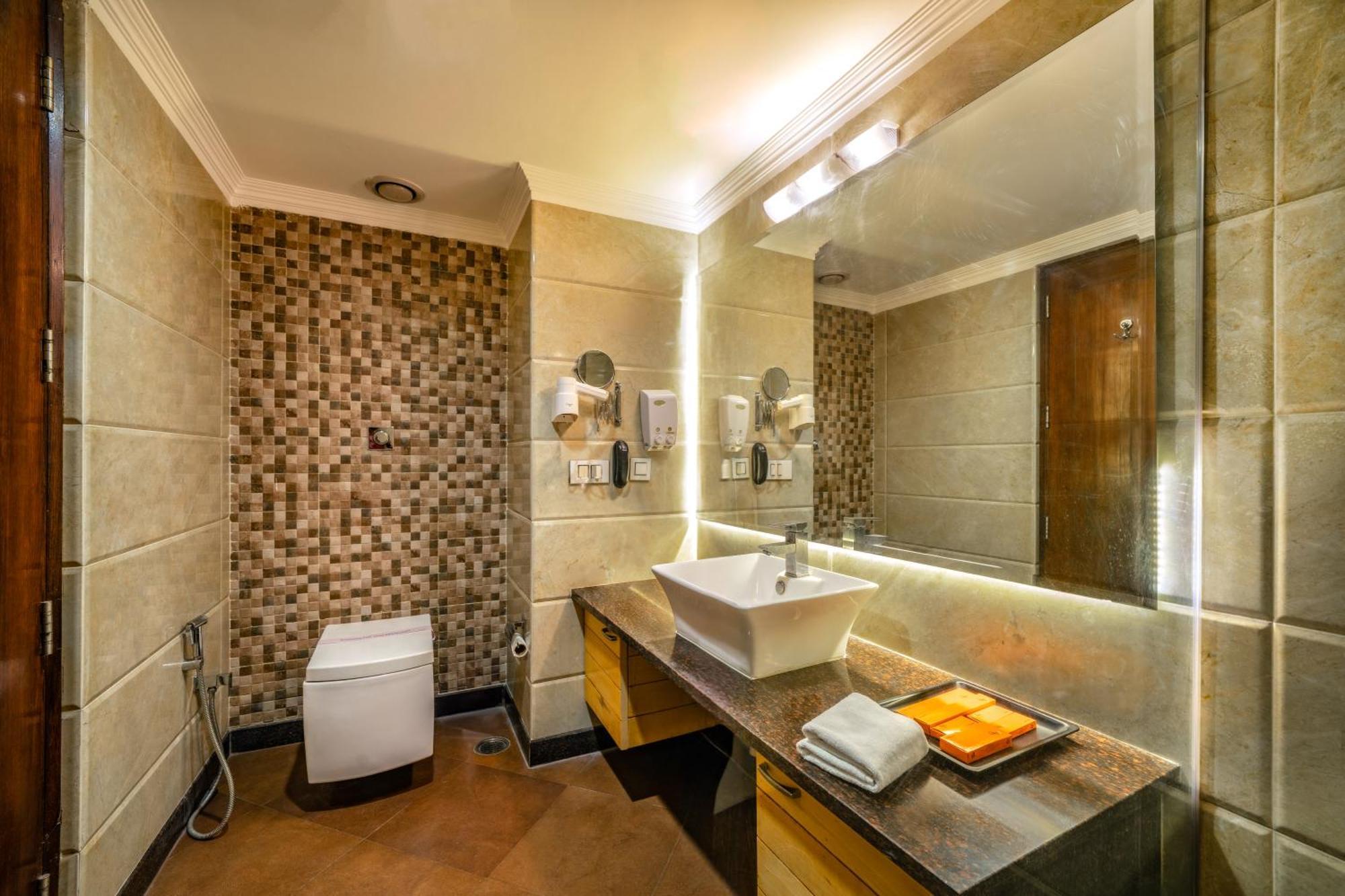 Hotel Saffron Leaf Dehradun Luaran gambar