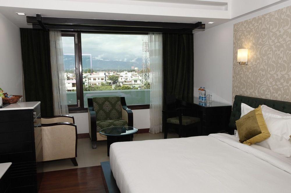 Hotel Saffron Leaf Dehradun Luaran gambar