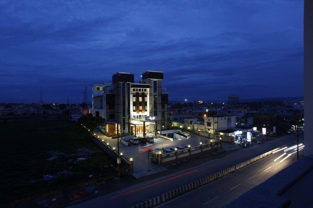 Hotel Saffron Leaf Dehradun Luaran gambar