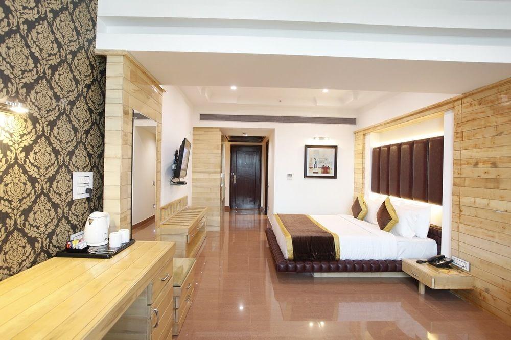 Hotel Saffron Leaf Dehradun Luaran gambar